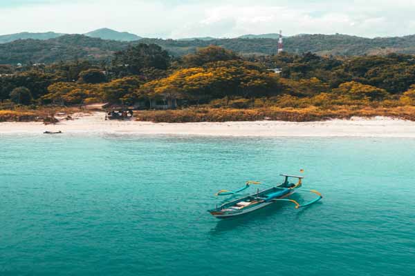 tempat wisata di Sumbawa Barat terpopuler