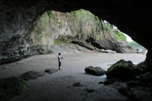 Alamat dan Rute Lokasi Pantai Karang Bolong