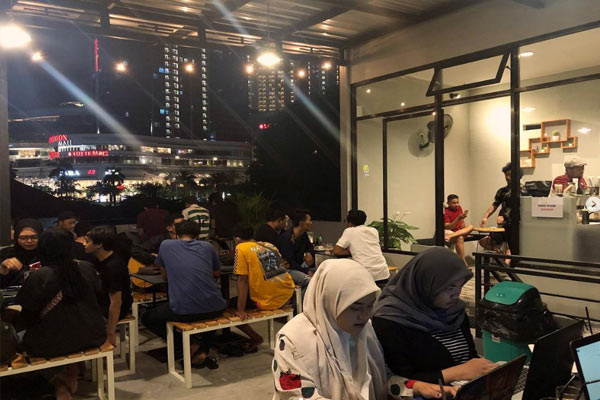 Cafe di kota Surabaya Barat