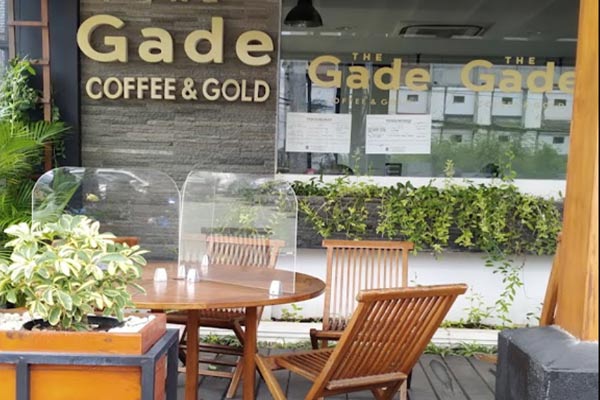 Cafe outdoor di Surabaya Pusat