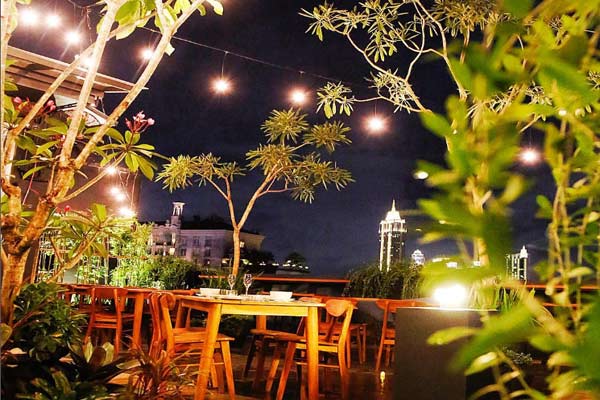 Cafe rooftop Jakarta terbaik