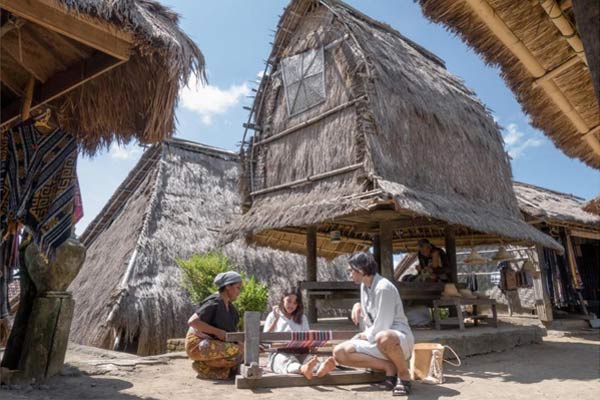 Desa Sade Wisata Budaya Suku Sasak Lombok Tengah