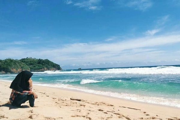 Pantai Gondo Mayit Blitar Jawa Timur