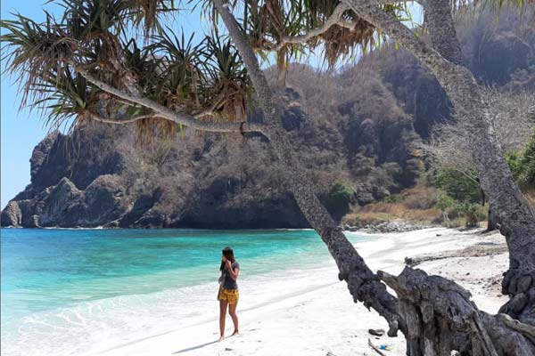 obyek wisata alam di Sumbawa Barat terpopuler