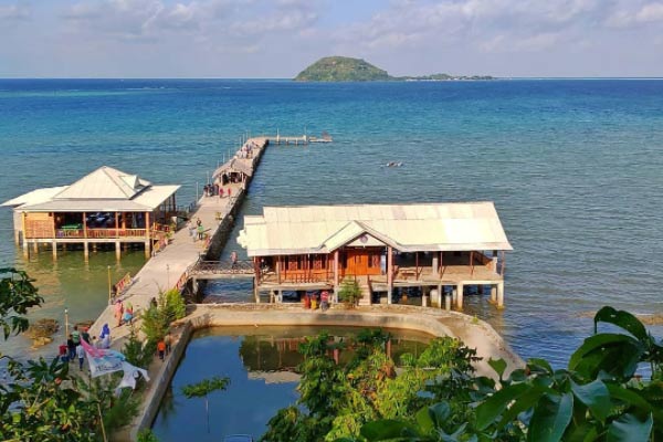 obyek wisata pantai di Gresik Jawa Timur