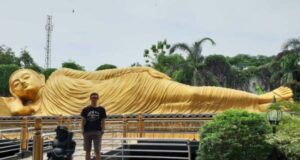 Patung Budha Tidur Mojokerto