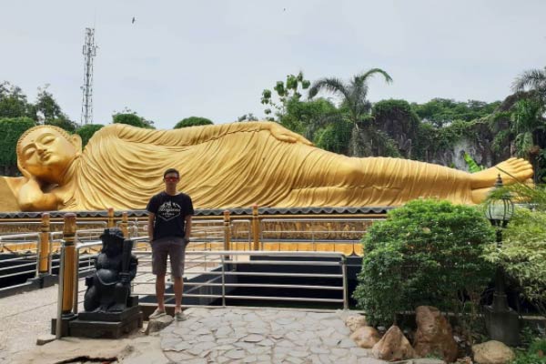Patung Budha Tidur Mojokerto