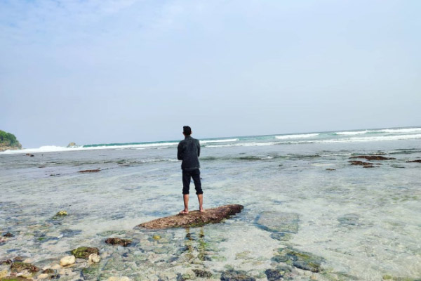 Spot Wisata di Pantai Gondo Mayit