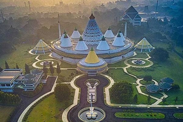 Taman Mini Indonesia Indah - Harga Tiket & Spot Foto Terbaru 2022