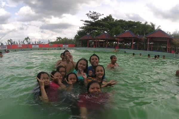 Taman Wisata dan kolam renang Sariyo
