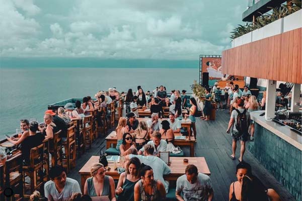 Tips Berkunjung ke Single Fin Bali