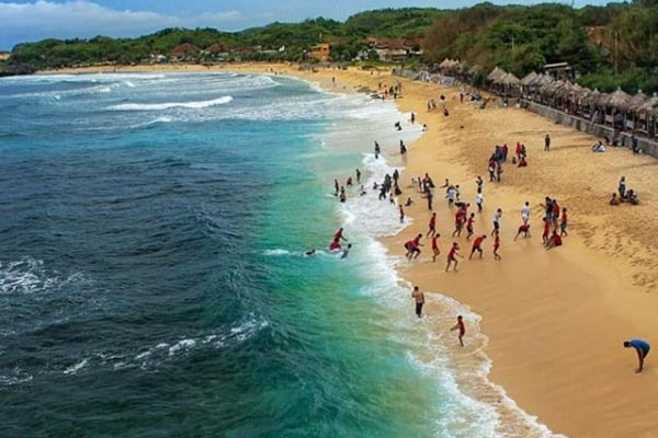 Pantai Slili - Harga Tiket Masuk & Spot Foto Terbaru 2022