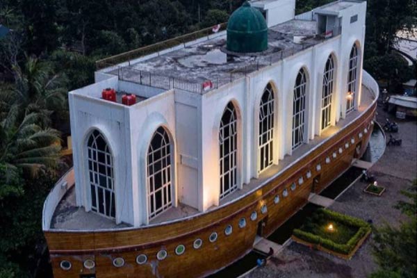 fasilitas di Masjid Kapal Semarang