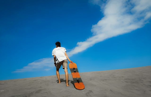 sandboarding gumuk pasir jogja