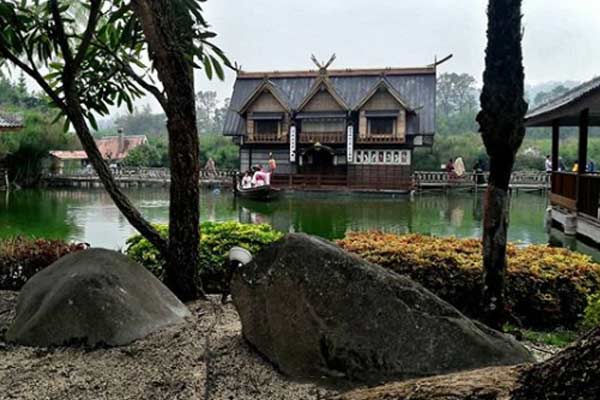 spot wisata di floating market lembang